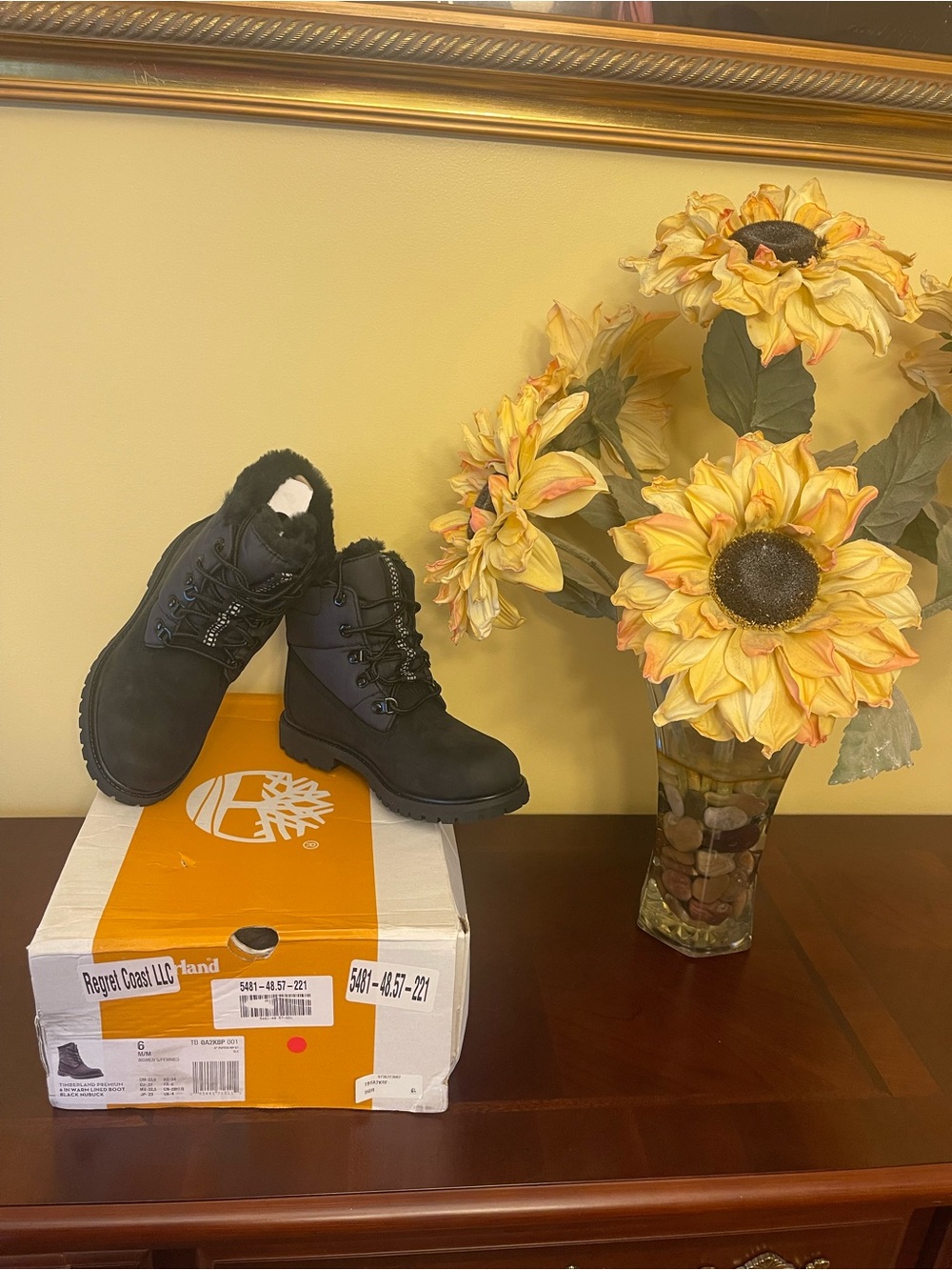 NWT Womens Size 6 Timberland Black Lace-Up Fur Collar Boots